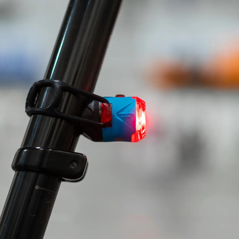 Zadnja lučka LEZYNE FEMTO USB Black