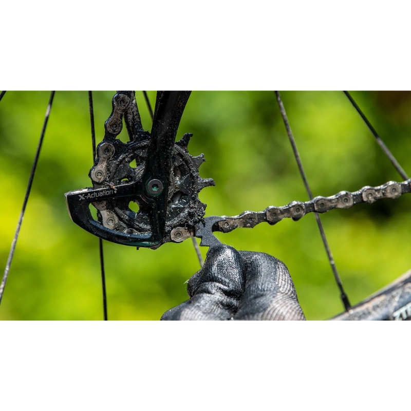 Set za čiščenje in vzdrževanje e-kolesa MUC-OFF eBike Essentials Kit Set za čiščenje in vzdrževanje e-kolesa MUC-OFF eBike Essentials Kit
