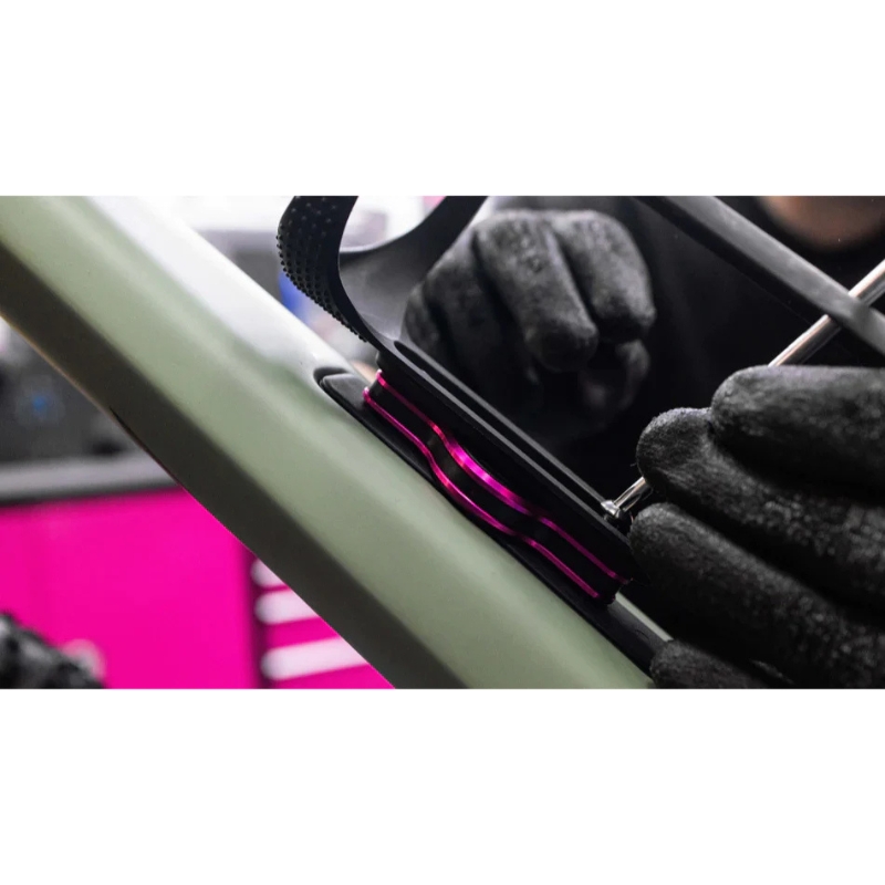 Nosilec za AirTag MUC-OFF Secure Tag Holder V2 Nosilec za AirTag MUC-OFF Secure Tag Holder V2