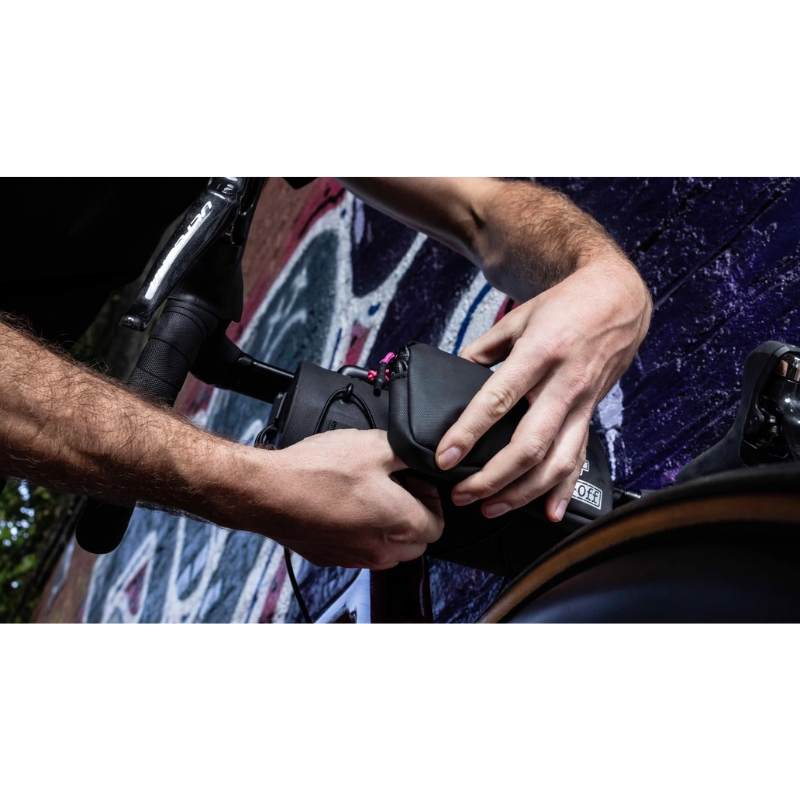 Torbica za na krmilo MUC-OFF Explorer Bar Bag 2.4L Torbica za na krmilo MUC-OFF Explorer Bar Bag 2.4L