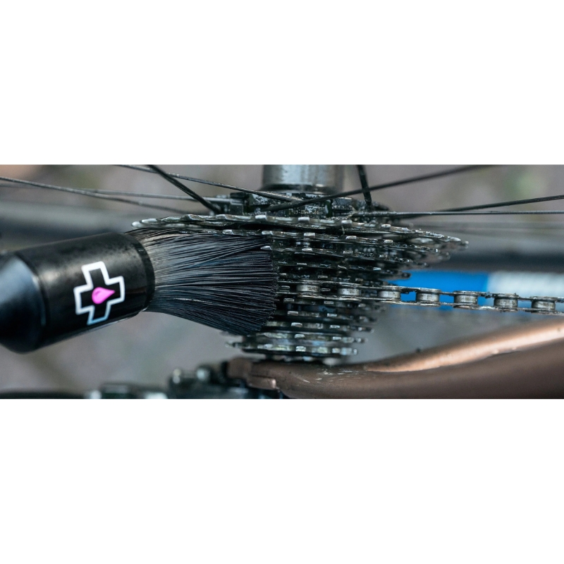 Krtača za čiščenje gonilnega sklopa MUC-OFF Drivetrain Brush